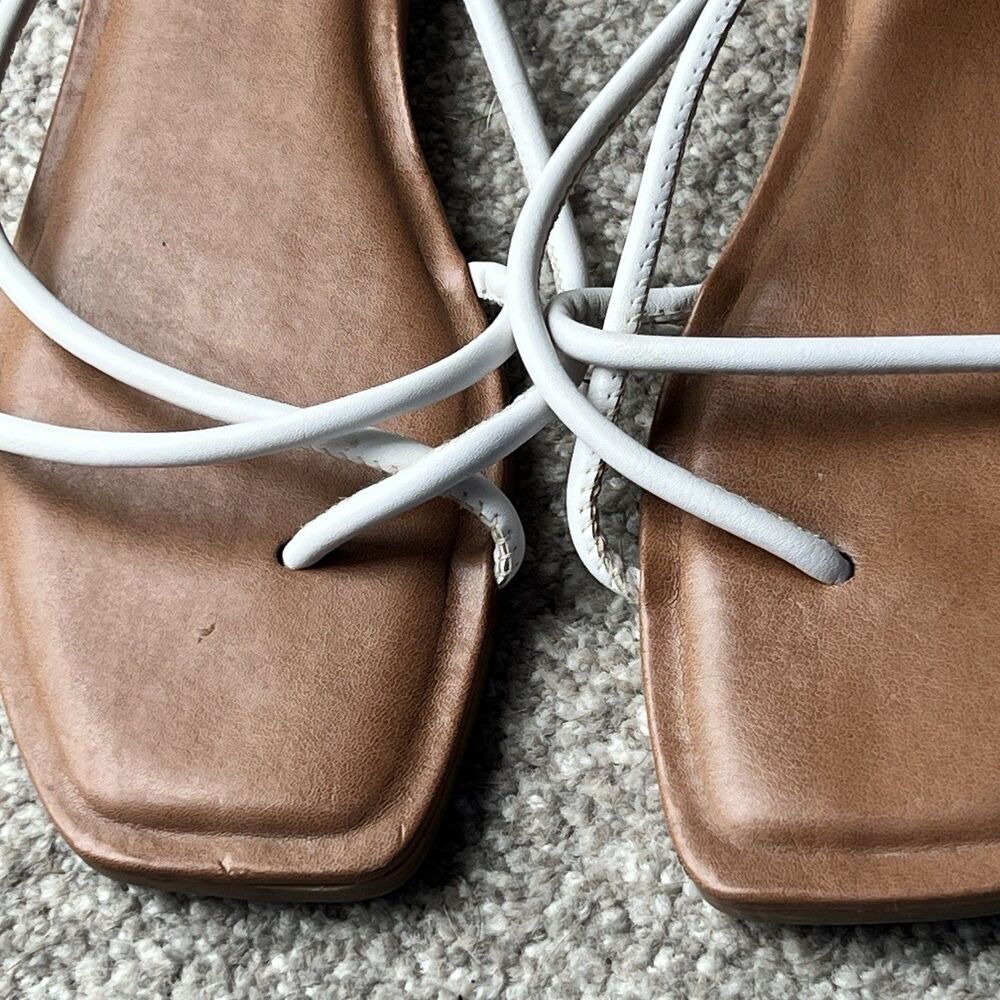 A New Day Sandals Sz 7‎ White Strappy Toe Loop Flip Flop Summer - Picture 2 of 5